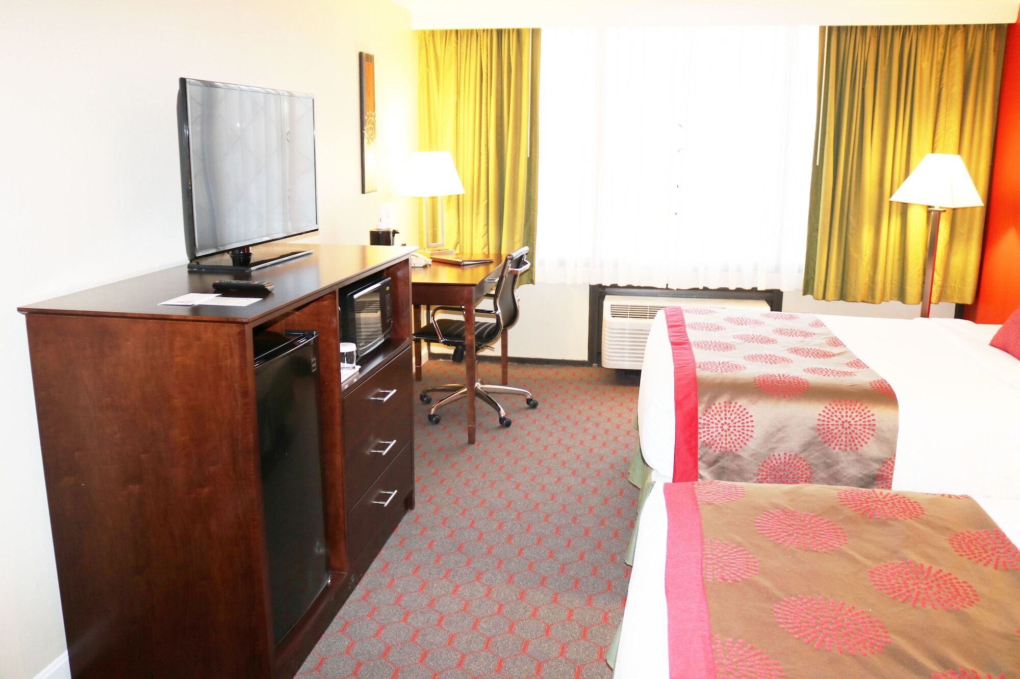 Hotel Ramada & Conference Center By Wyndham
