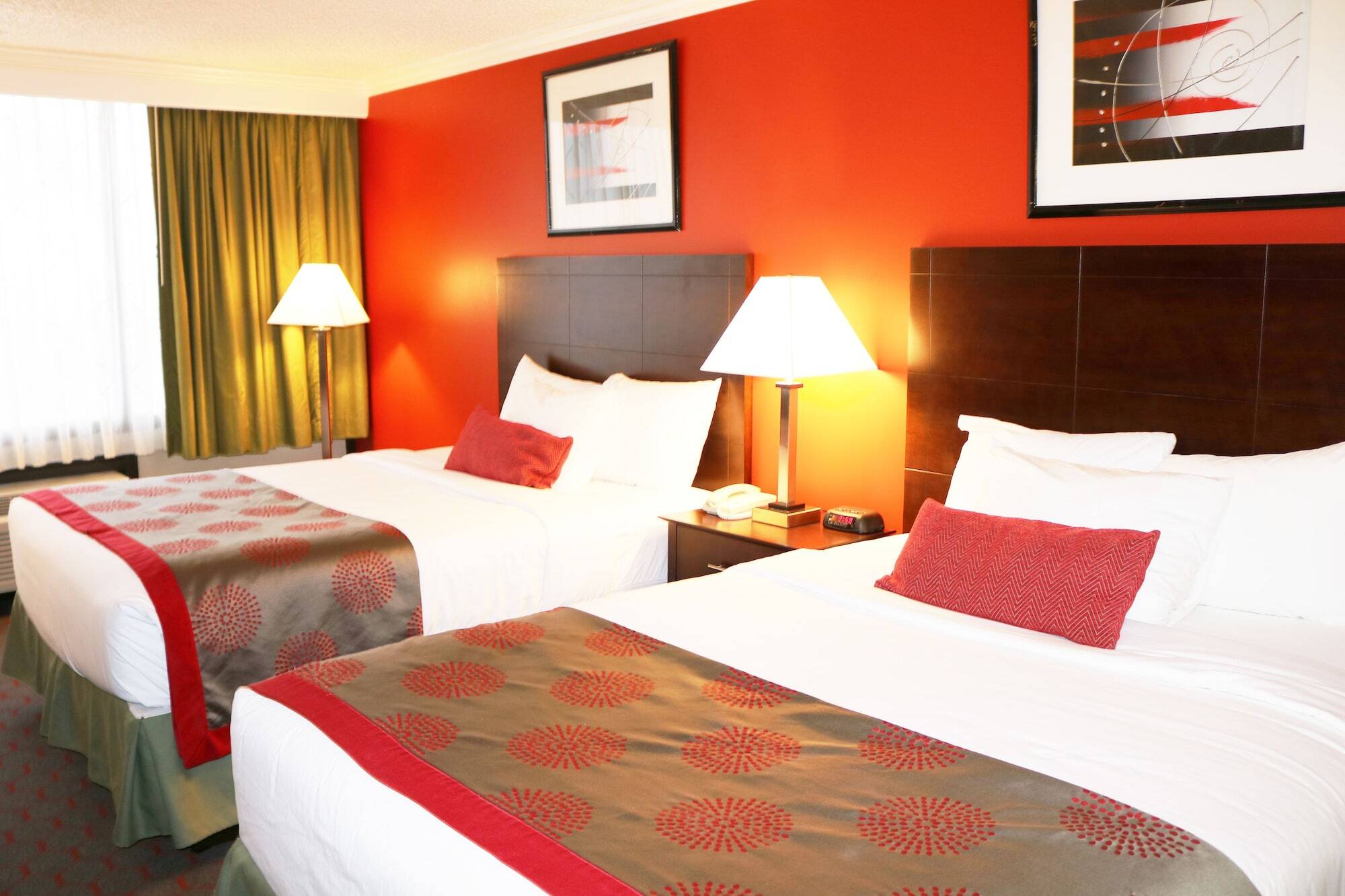 Hotel Ramada & Conference Center By Wyndham